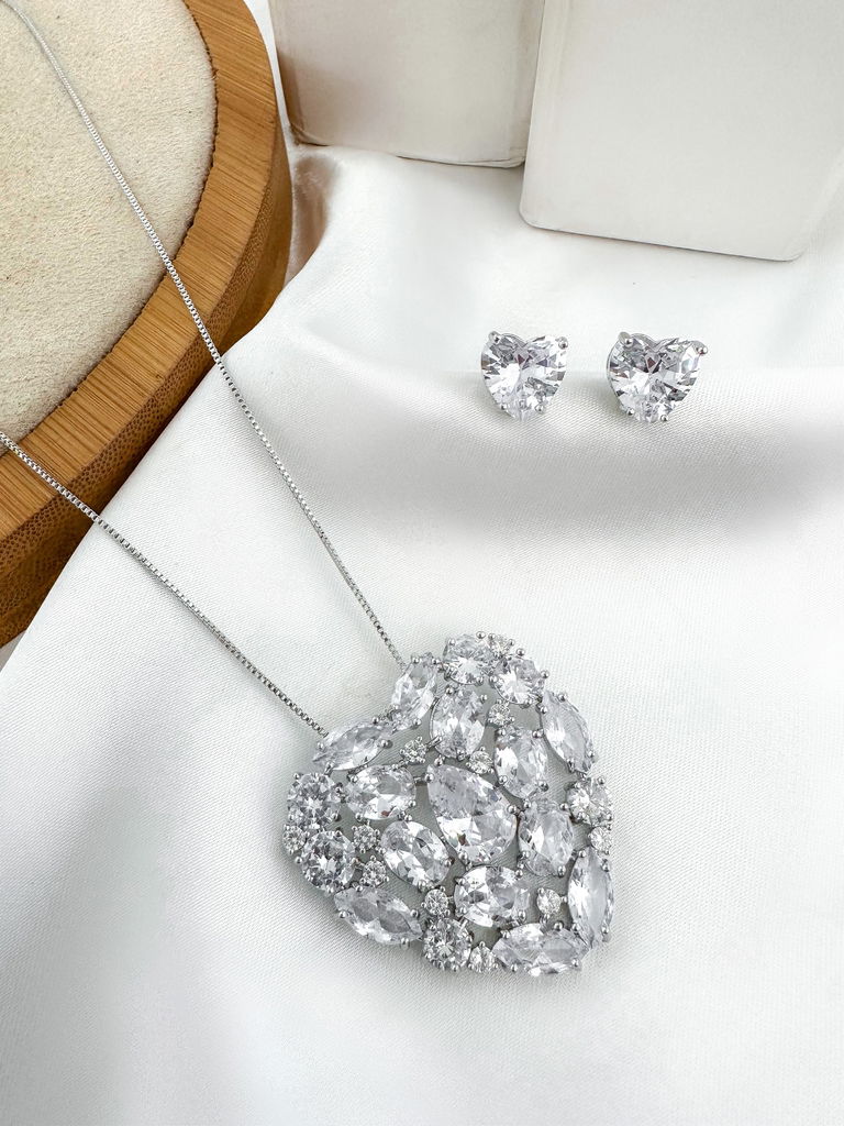 CONJUNTO COLAR E BRINCO FOLHEADO A OURO 18K E PRATA 925 CORAÇÃO COM ZIRCÔNIAS TRABALHADO