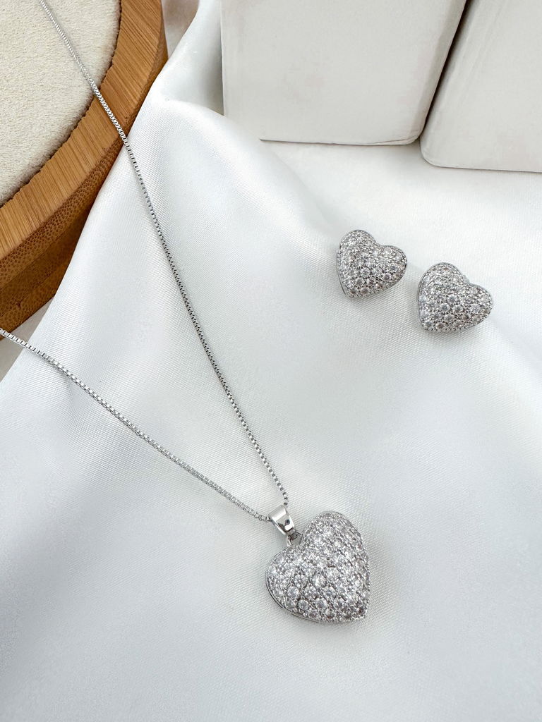 conjunto colar e brinco folheado a ouro 18k e prata 925 coração cravejado