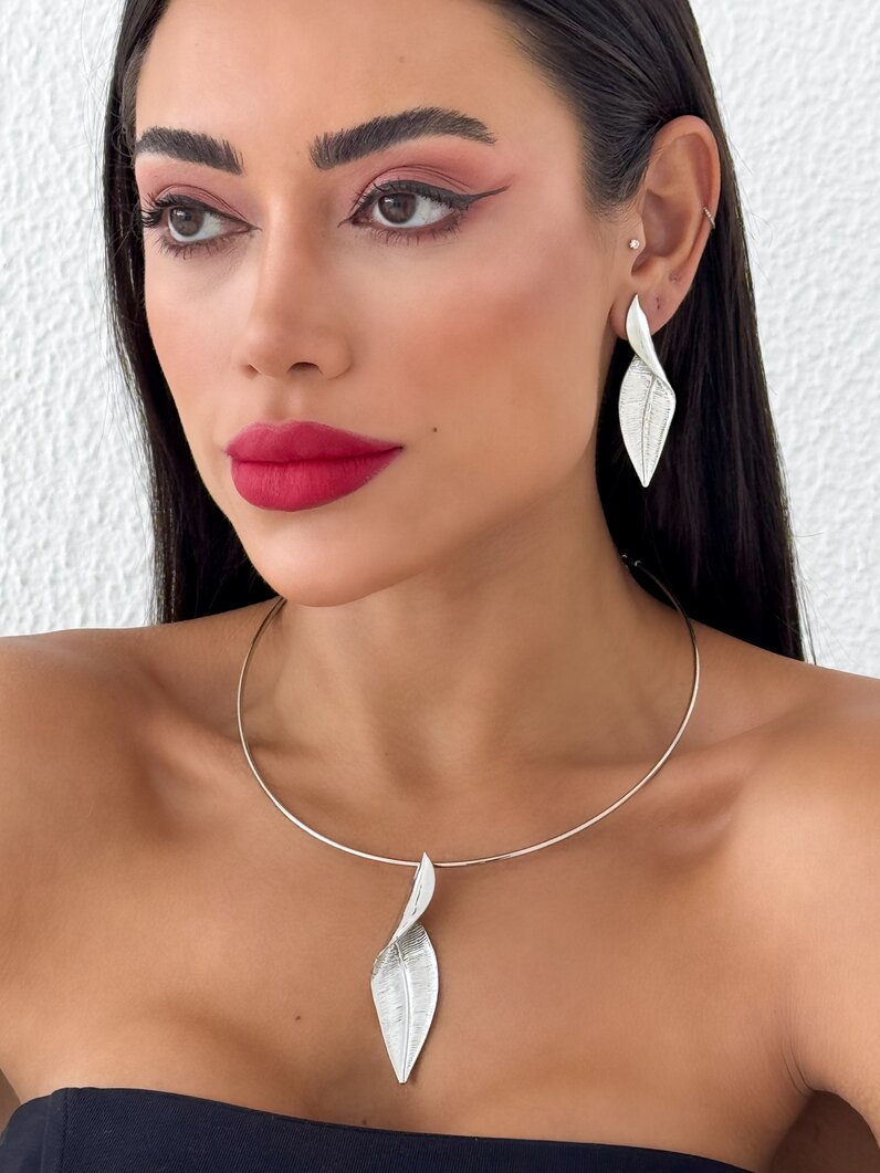 Conjunto Colar e Brinco Folheado a Ouro 18k e Prata 925 Design Folha Seca