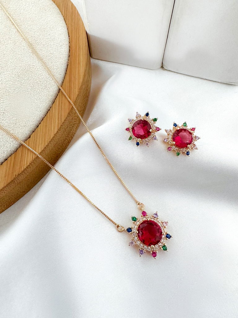 conjunto colar e brinco folheado a ouro 18k e prata 925 flor cravejada com ponto de luz central
