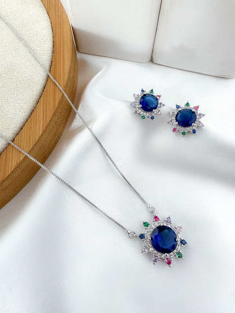 conjunto colar e brinco folheado a ouro 18k e prata 925 flor cravejada com ponto de luz central