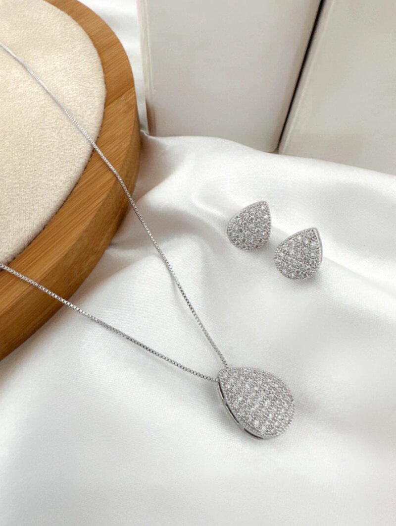 conjunto colar e brinco folheado a ouro 18k e prata 925 gota cravejada