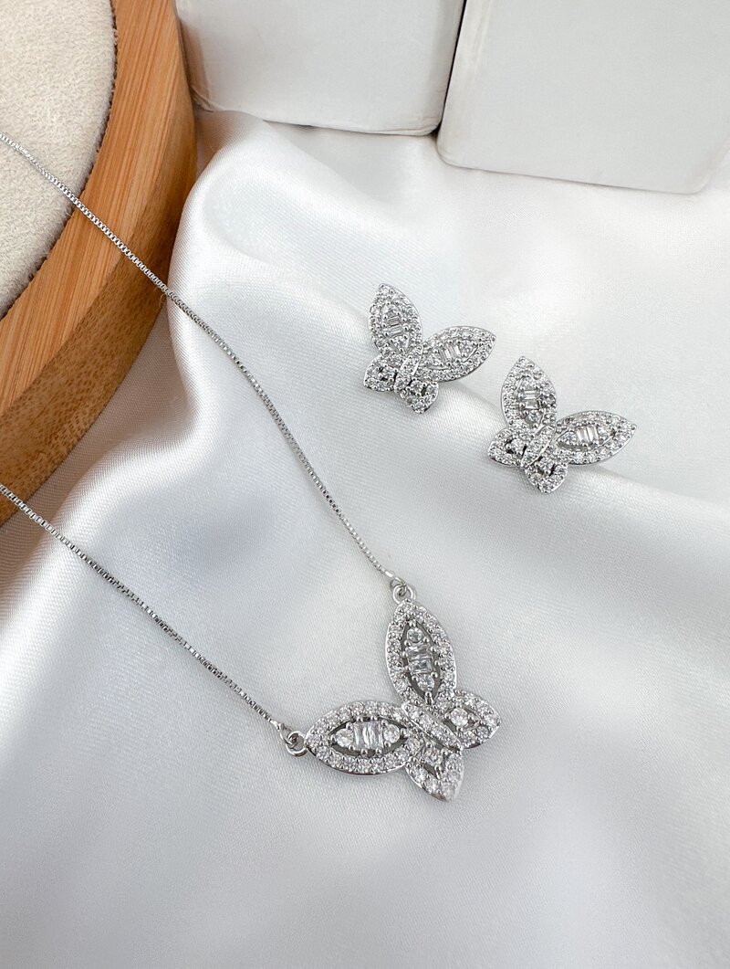 Conjunto Colar e Brinco Folheado a Ouro 18k e Prata Borboleta Cravejada com Micro Zircônias