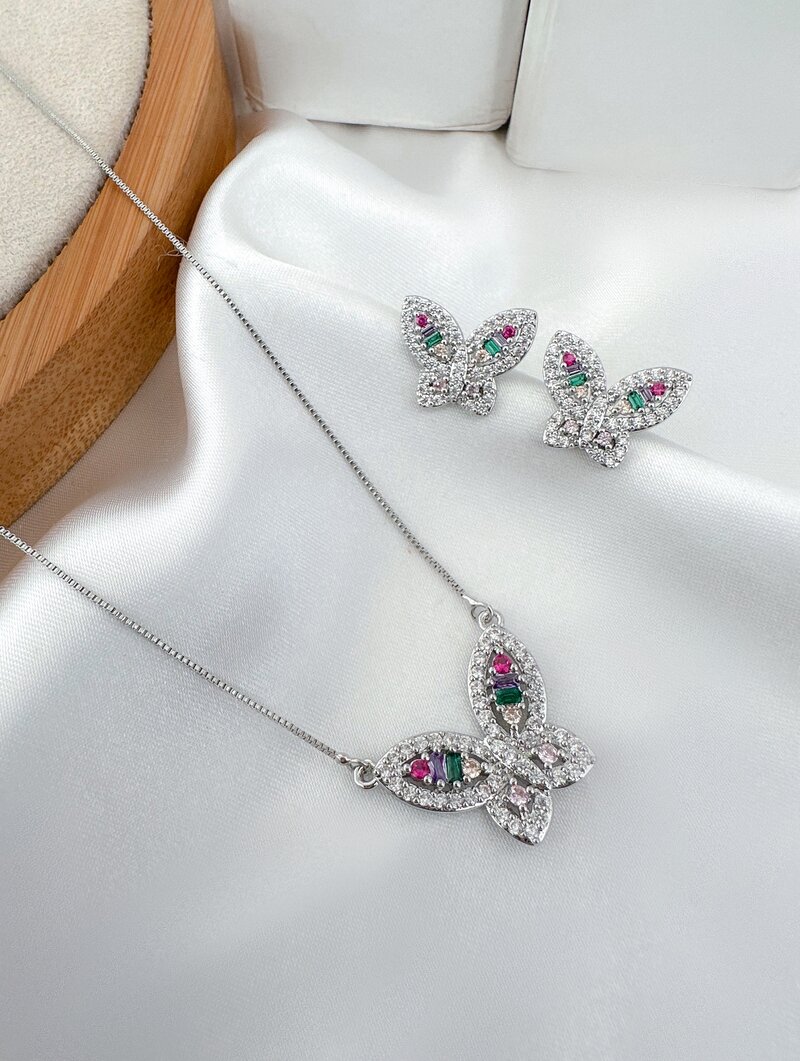 Conjunto Colar e Brinco Folheado a Ouro 18k e Prata Borboleta Cravejada com Micro Zircônias