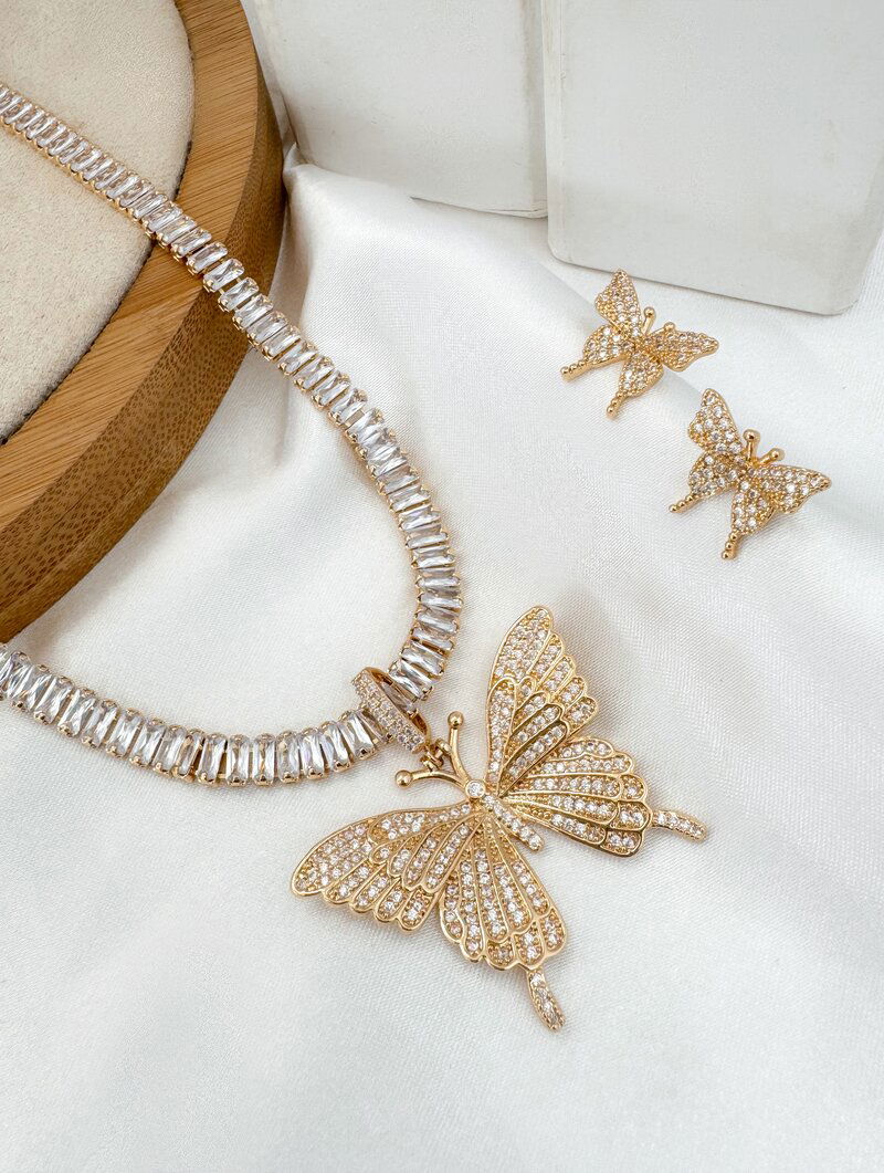 Conjunto Colar e Brinco Folheado a Ouro 18K e Prata Borboleta Cravejada com Navete