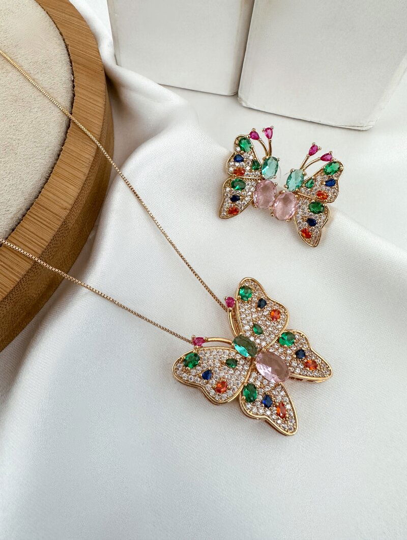 Conjunto Colar e Brinco Folheado a Ouro 18k e Prata Borboleta Cravejada com Pedrarias