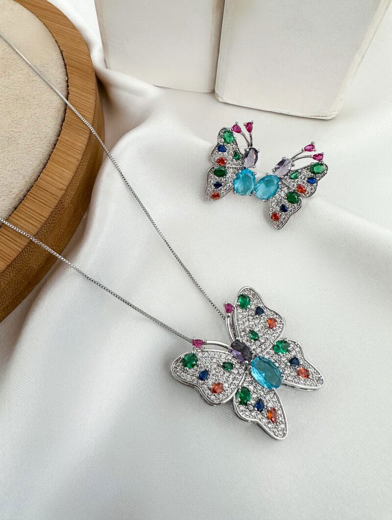 Conjunto Colar e Brinco Folheado a Ouro 18k e Prata Borboleta Cravejada com Pedrarias