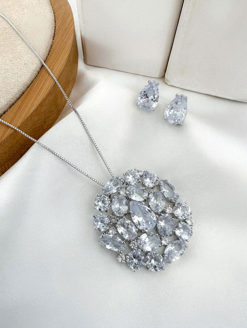 Conjunto Colar e Brinco Folheado a Ouro 18k e Prata Circulos de Pedraria em Zircônia