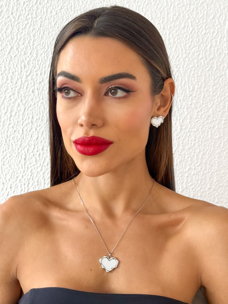 Conjunto Colar e Brinco Folheado a Ouro 18k e Prata Coração Branco Com Borda Organica
