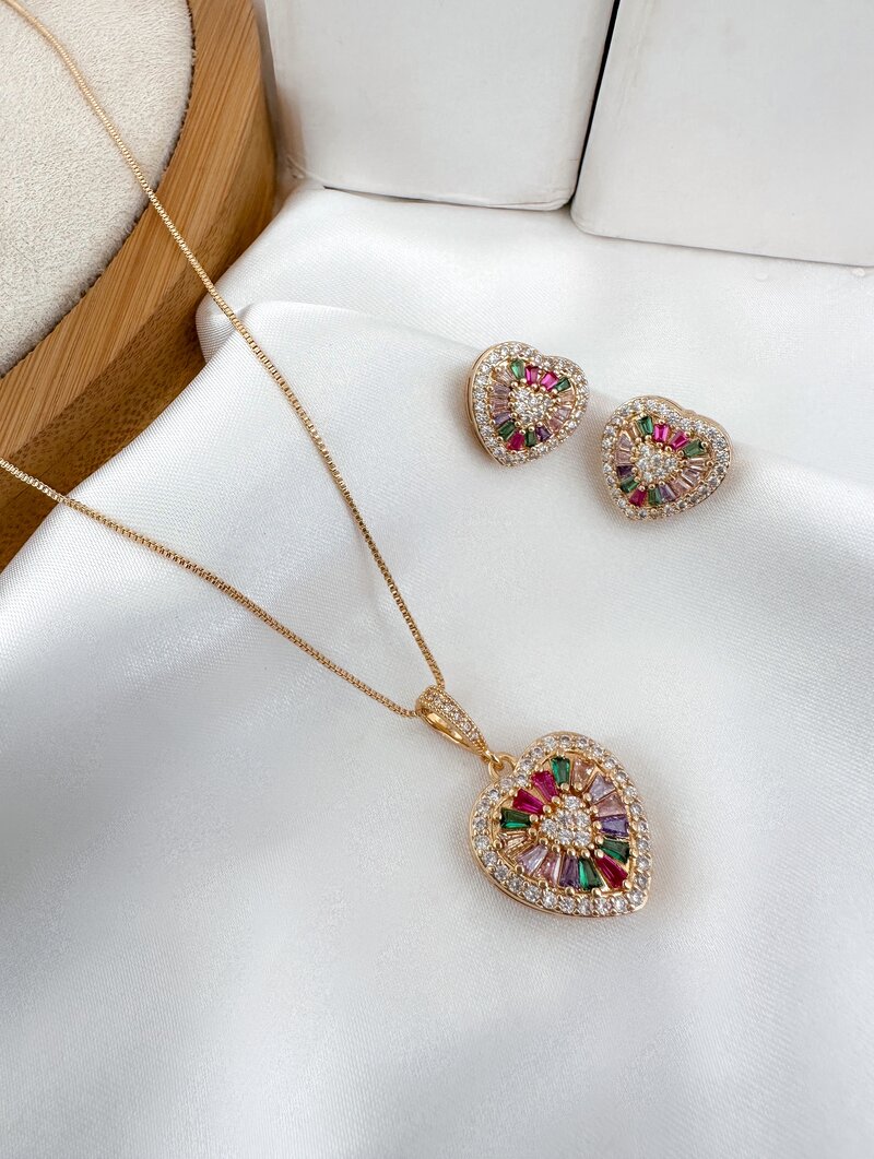 Conjunto Colar e Brinco Folheado a Ouro 18k e Prata Coração com Pedraria