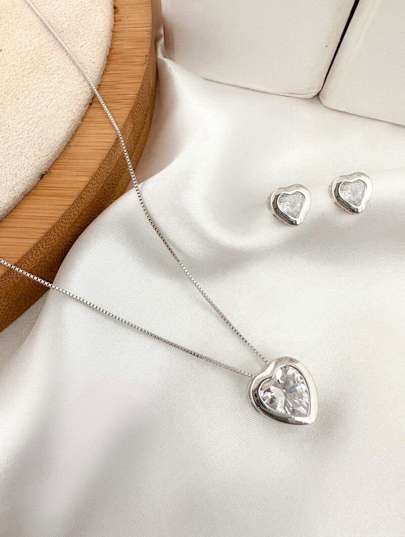 CONJUNTO COLAR E BRINCO FOLHEADO A OURO 18K E PRATA CORAÇÃO COM ZIRCÔNIA