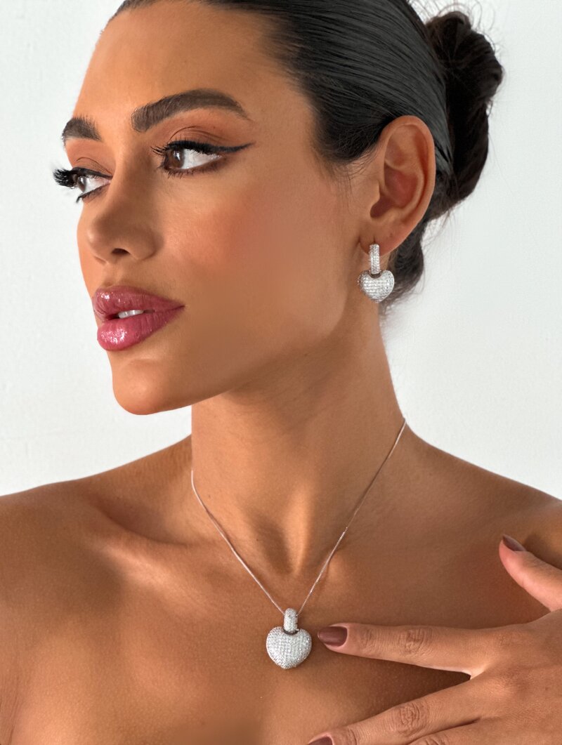 conjunto colar e brinco folheado a ouro 18k e prata coração cravejado