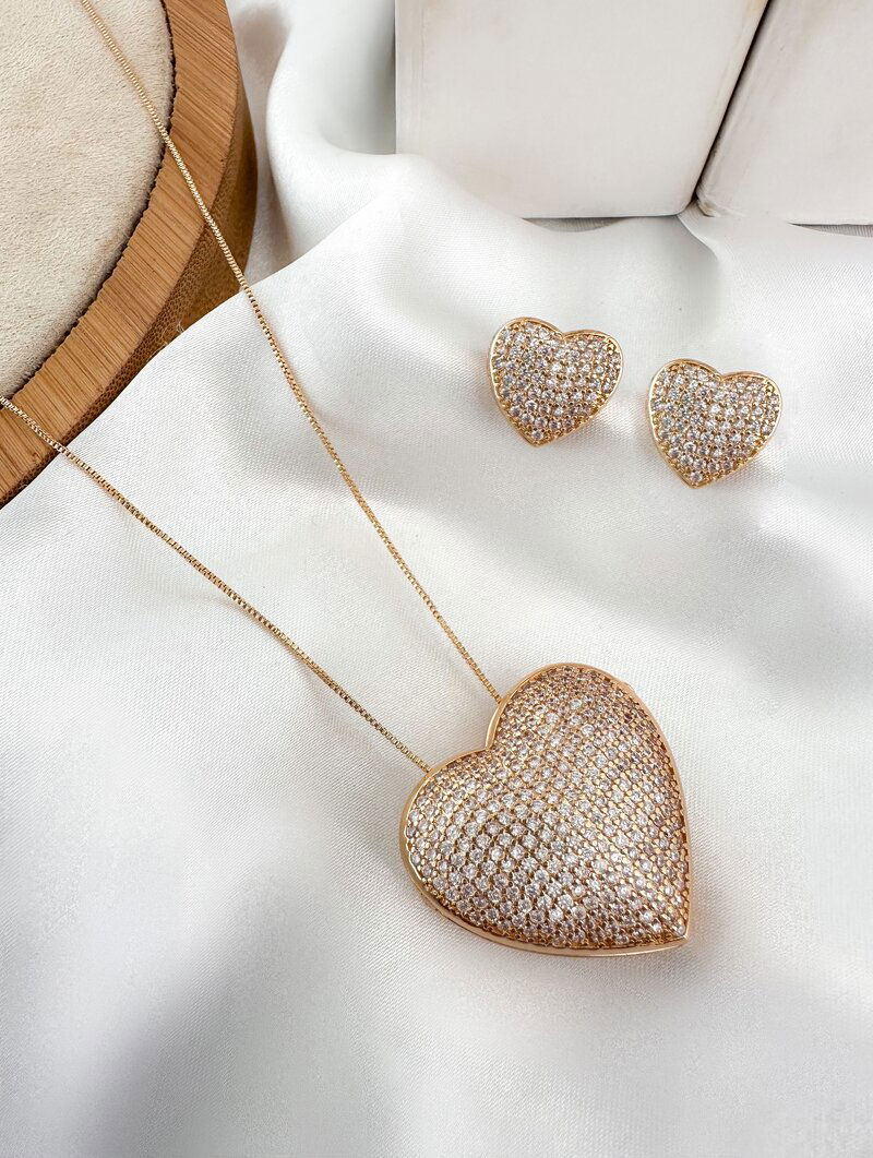 Conjunto Colar e Brinco Folheado a Ouro 18k e Prata Coração Cravejado