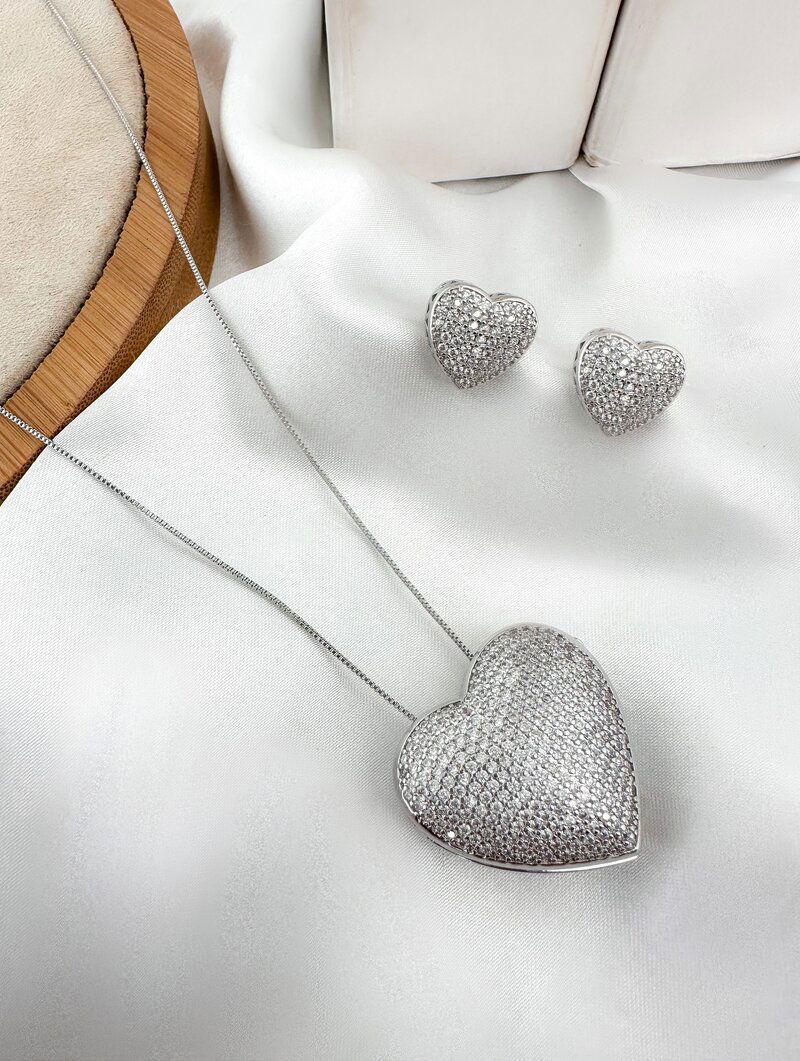 Conjunto Colar e Brinco Folheado a Ouro 18k e Prata Coração Cravejado