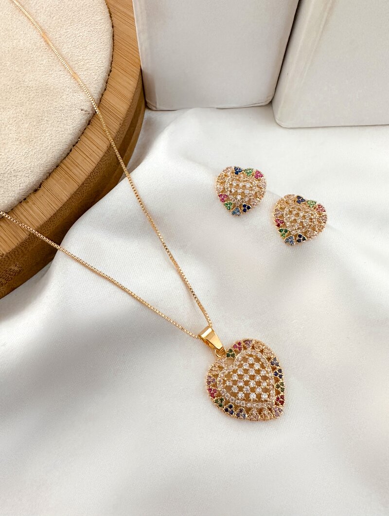 Conjunto Colar e Brinco Folheado a Ouro 18k e Prata Coração Cravejado com Micro Zircônias