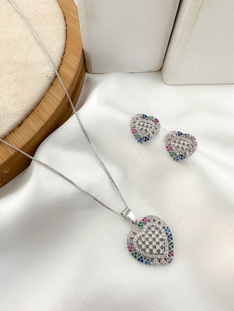Conjunto Colar e Brinco Folheado a Ouro 18k e Prata Coração Cravejado com Micro Zircônias