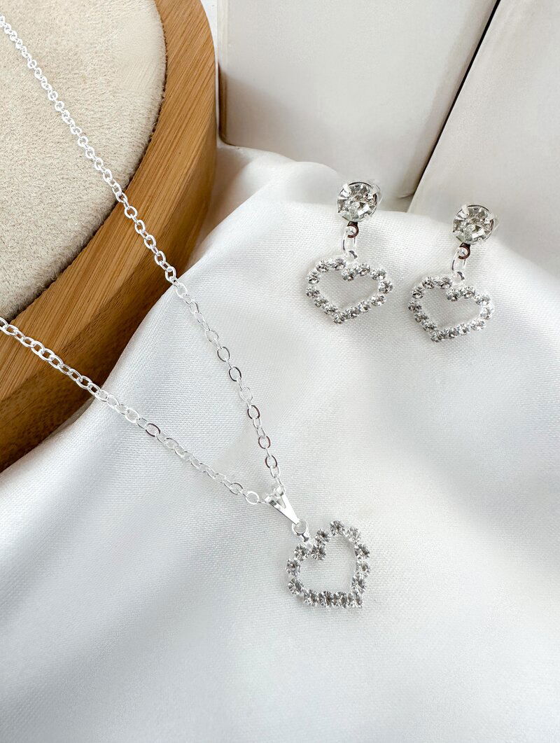 Conjunto Colar e Brinco Folheado a Ouro 18k e Prata Coração Cravejado com Micro Zircônias