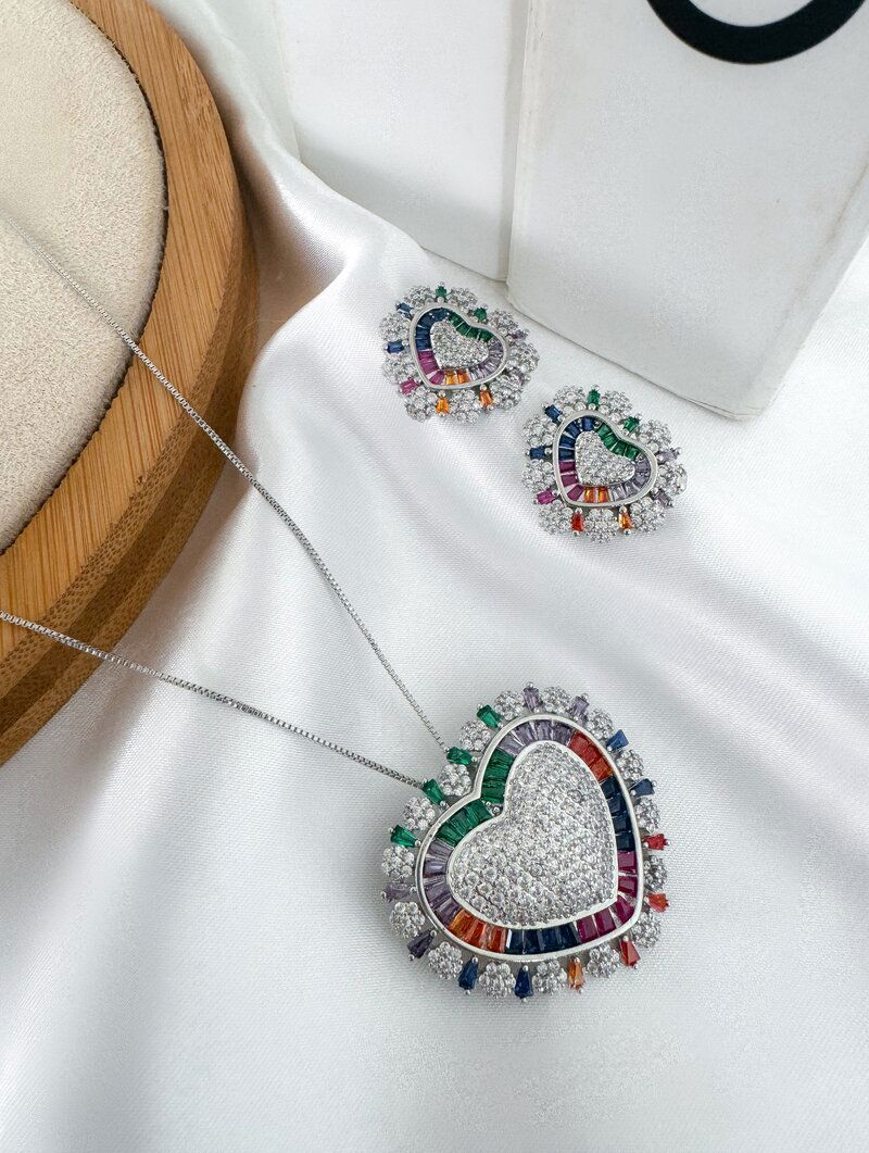 Conjunto Colar e Brinco Folheado a Ouro 18k e Prata Coração Cravejado e Navetes