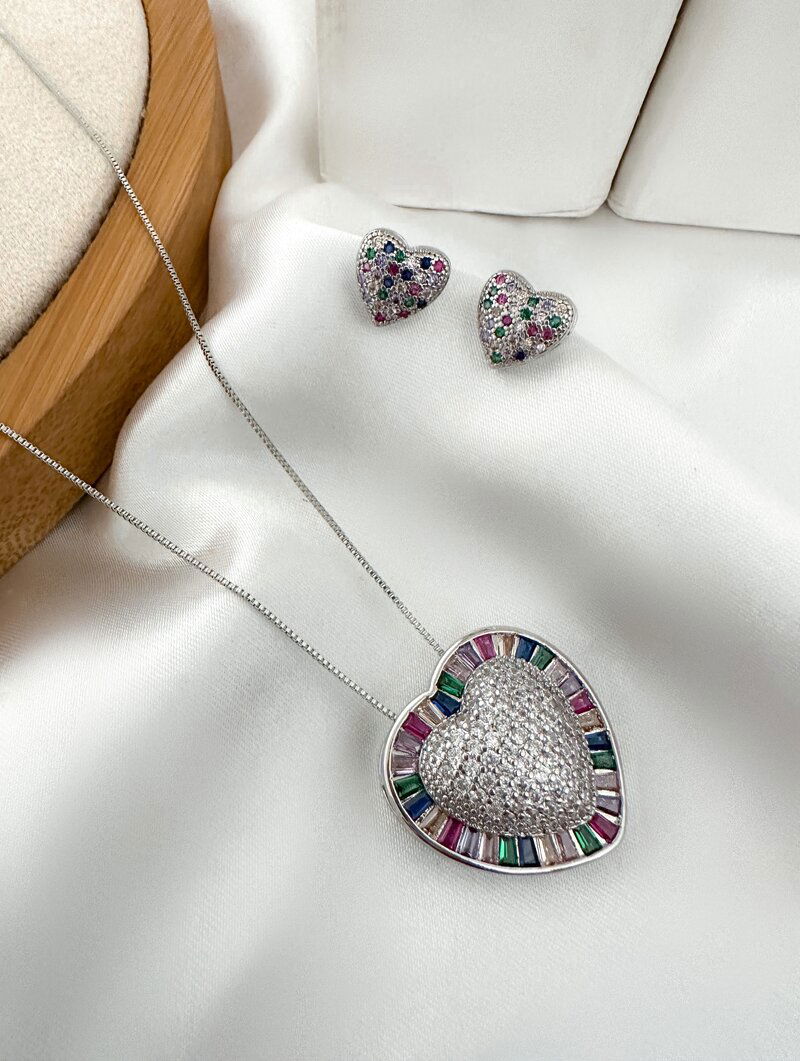 Conjunto Colar e Brinco Folheado a Ouro 18k e Prata Coração de Navetes com Centro Cravejado