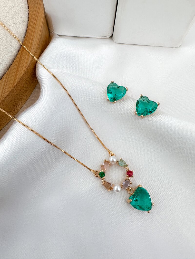 Conjunto Colar e Brinco Folheado a Ouro 18k e Prata Coração de Zircônia com Circulo Trabalhado