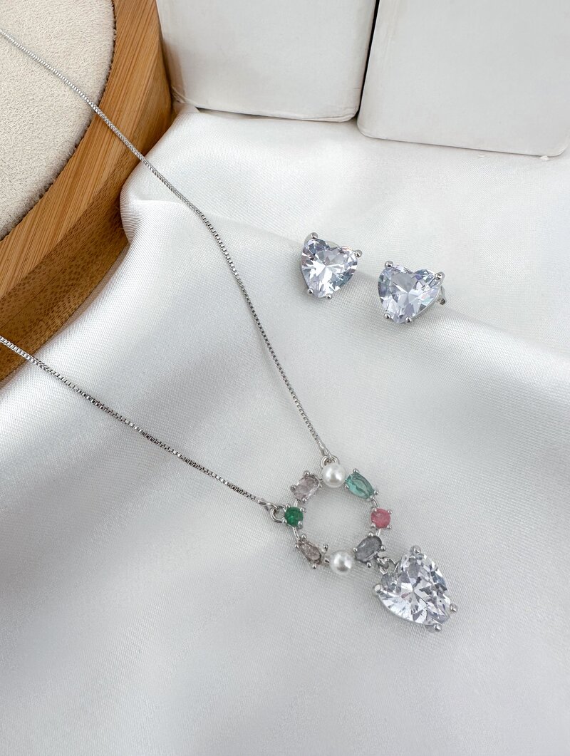 Conjunto Colar e Brinco Folheado a Ouro 18k e Prata Coração de Zircônia com Circulo Trabalhado