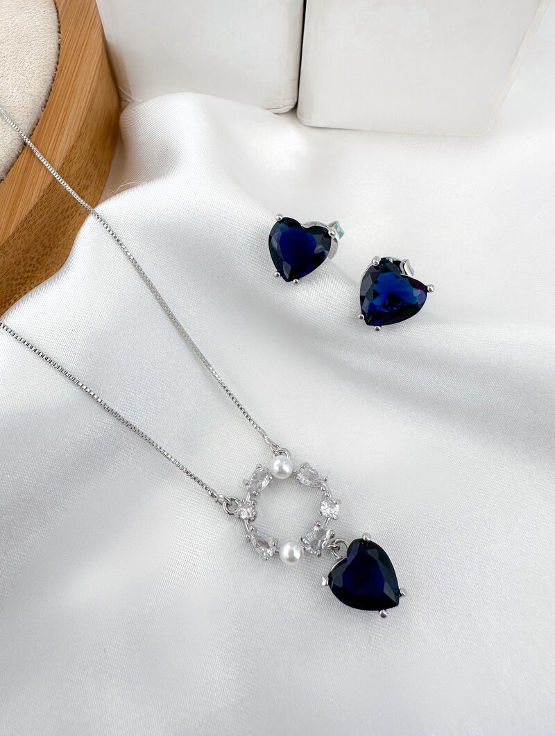 Conjunto Colar e Brinco Folheado a Ouro 18k e Prata Coração de Zircônia com Circulo Trabalhado