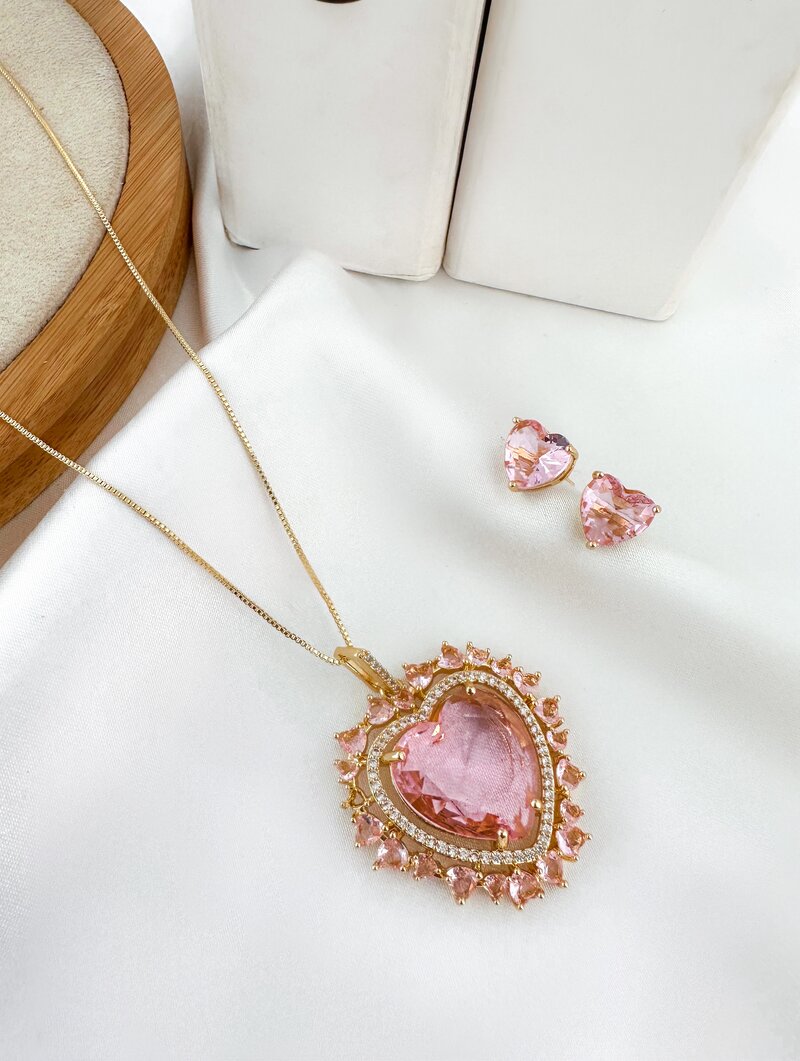 Conjunto Colar e Brinco Folheado a Ouro 18k e Prata Coração de Zircônia com Pedraria