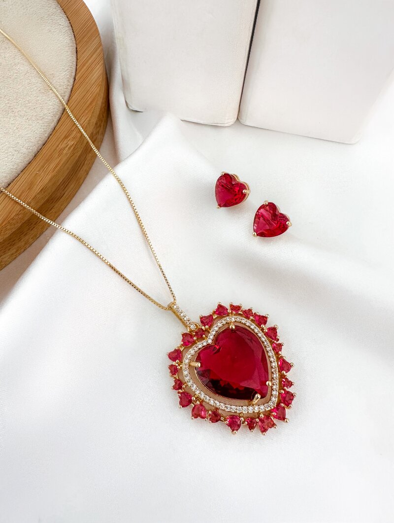 Conjunto Colar e Brinco Folheado a Ouro 18k e Prata Coração de Zircônia com Pedraria
