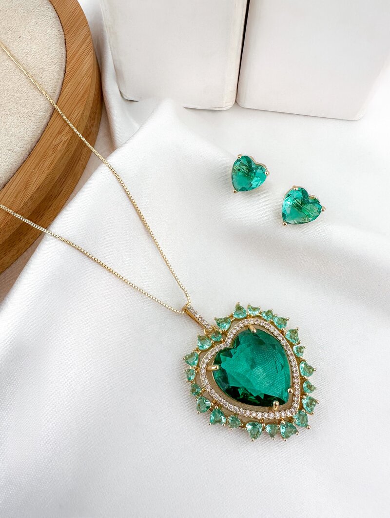 Conjunto Colar e Brinco Folheado a Ouro 18k e Prata Coração de Zircônia com Pedraria