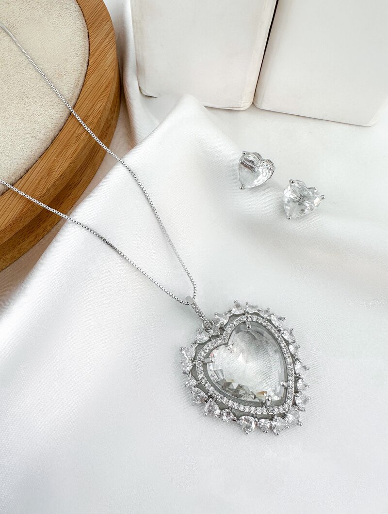 Conjunto Colar e Brinco Folheado a Ouro 18k e Prata Coração de Zircônia com Pedraria