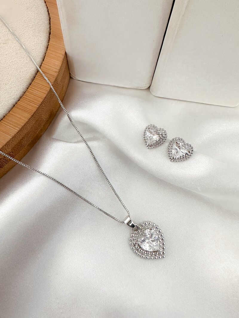 Conjunto Colar e Brinco Folheado a Ouro 18k e Prata Coração Trabalhado com Zircônia Central