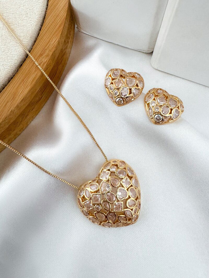 Conjunto Colar e Brinco Folheado a Ouro 18k e Prata Coração Vazado com Zircônias