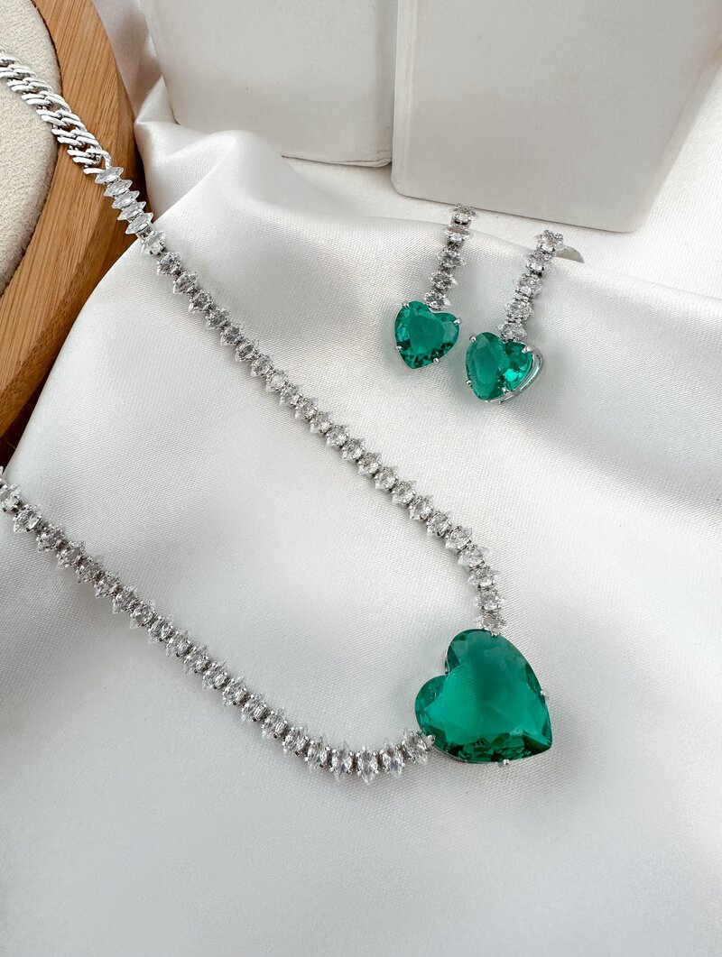 Conjunto Colar e Brinco Folheado a Ouro 18k e Prata Corrente com Zircônias e Pingente Coração