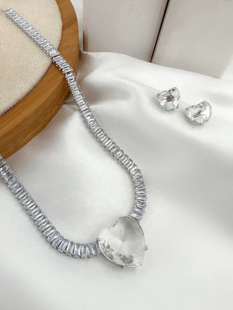 Conjunto Colar e Brinco Folheado a Ouro 18k e Prata Corrente de Navetes com Coração