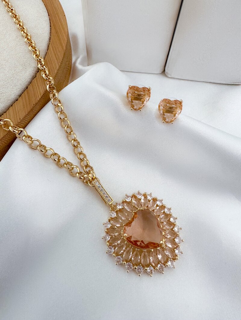 Conjunto Colar e Brinco Folheado a Ouro 18k e Prata Elo Português com Pingente Coração