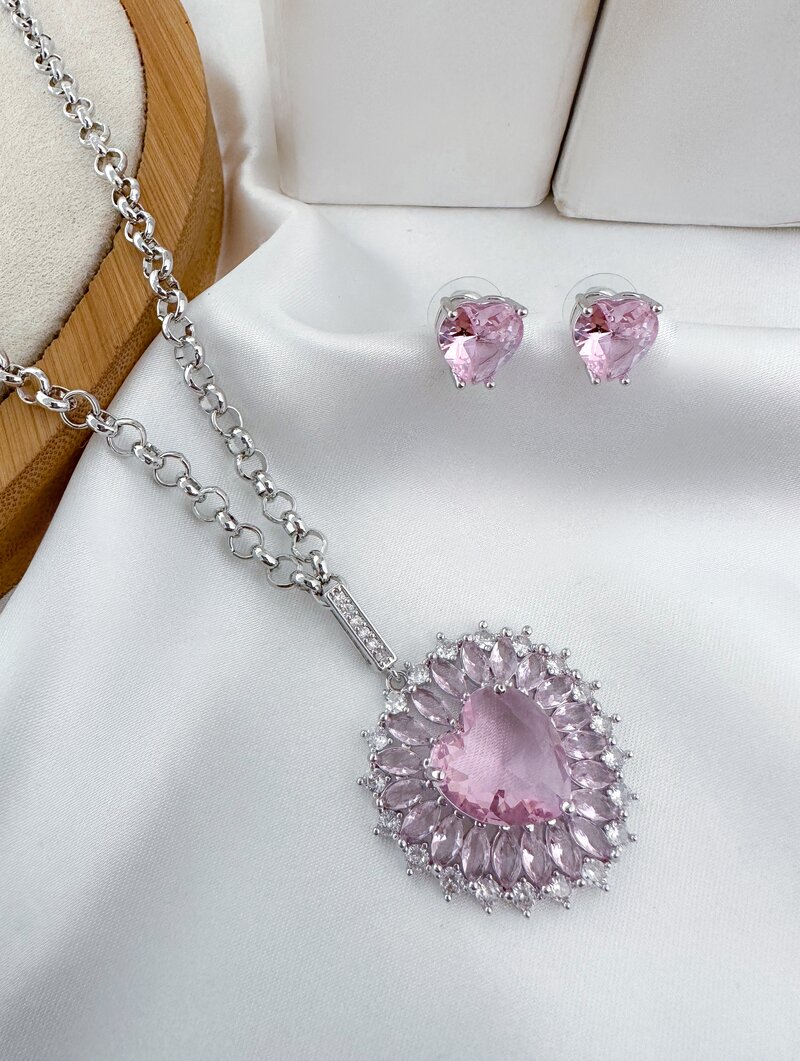 Conjunto Colar e Brinco Folheado a Ouro 18k e Prata Elo Português com Pingente Coração