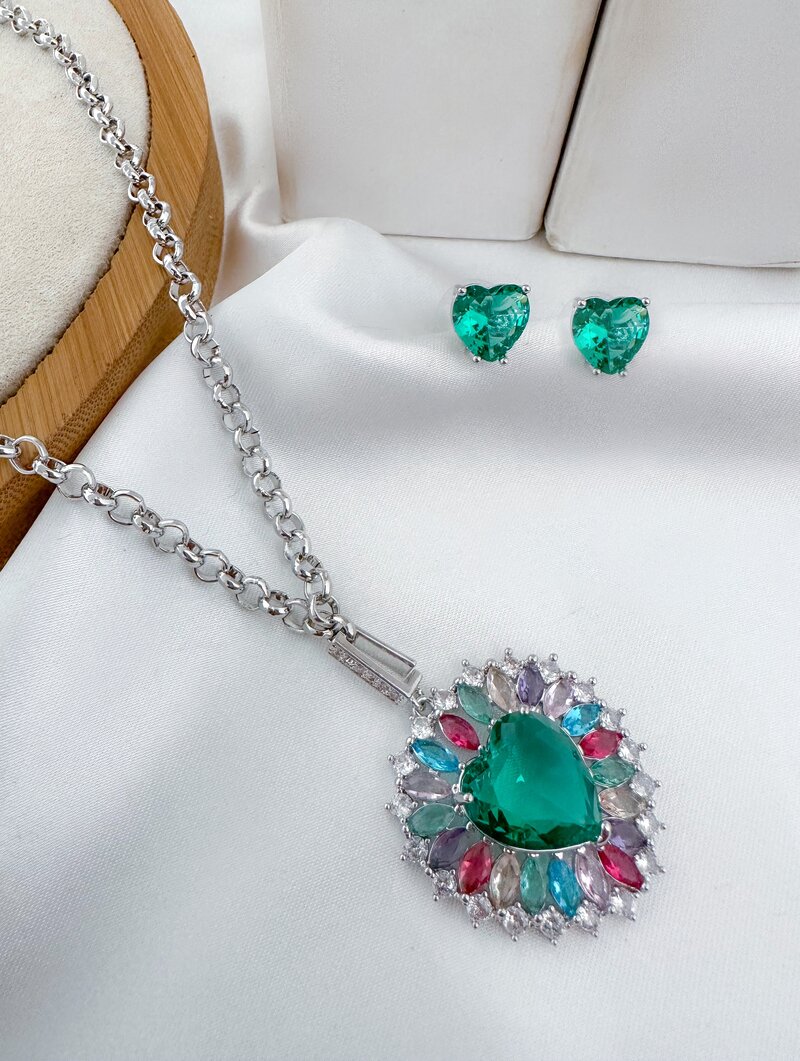 Conjunto Colar e Brinco Folheado a Ouro 18k e Prata Elo Português com Pingente Coração