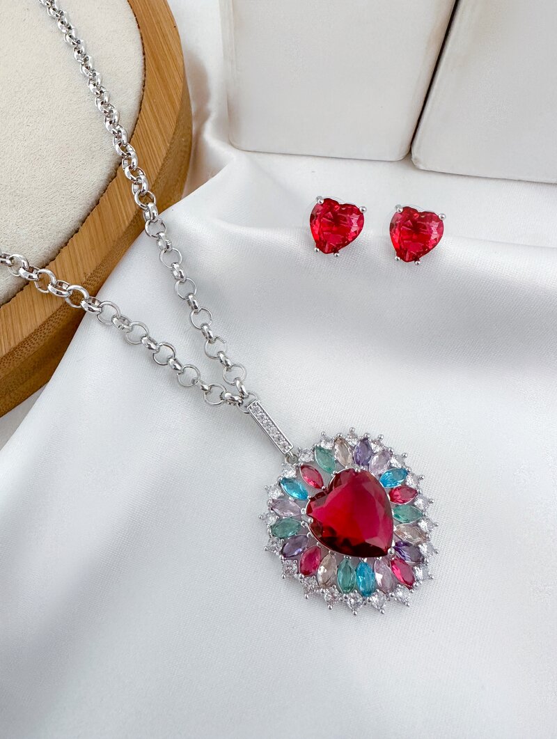 Conjunto Colar e Brinco Folheado a Ouro 18k e Prata Elo Português com Pingente Coração