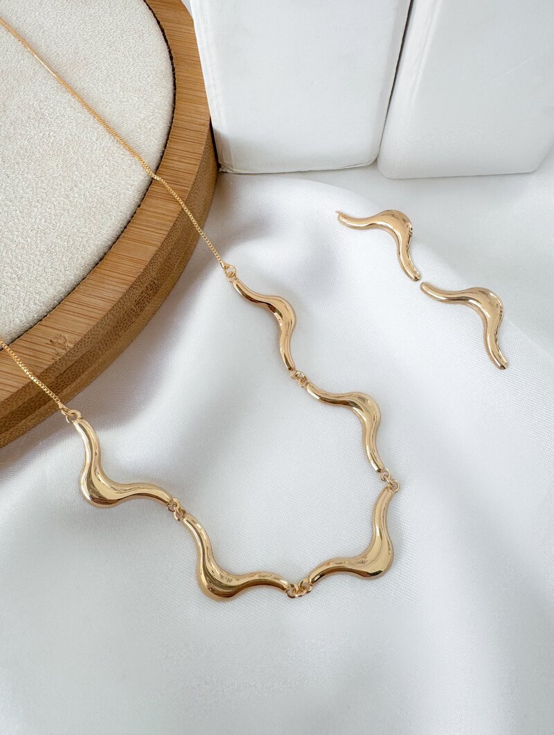 Conjunto Colar e Brinco Folheado a Ouro 18k e Prata Fio Ondulado