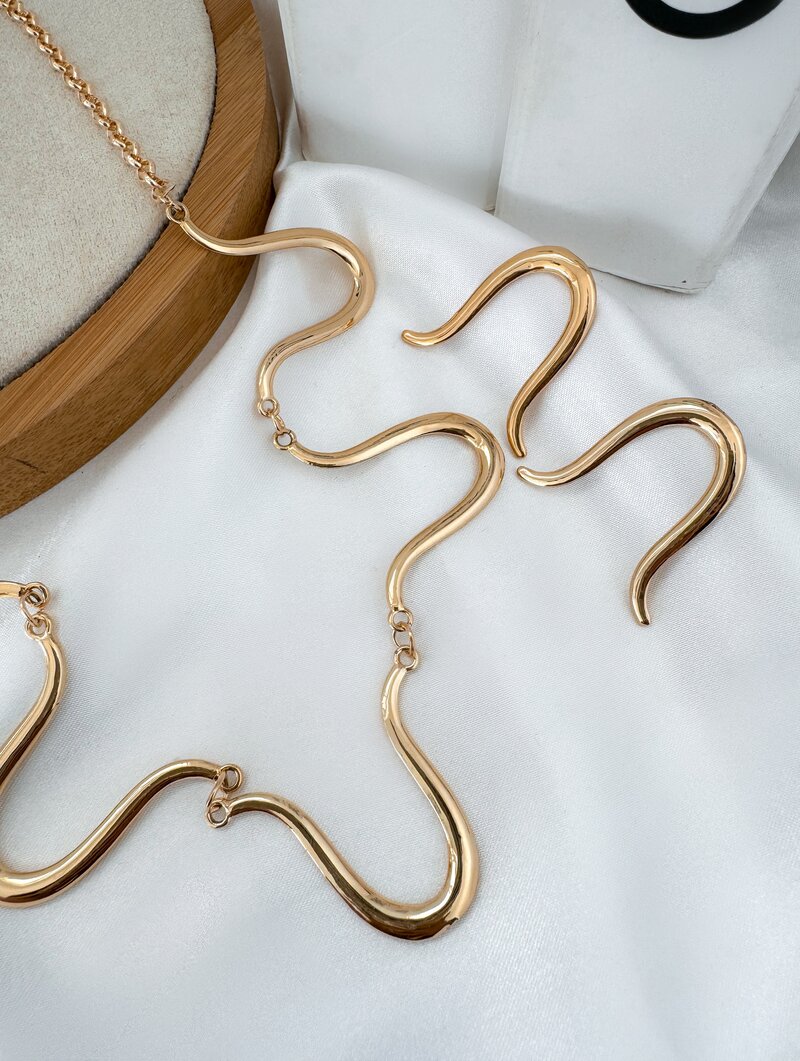 Conjunto Colar e Brinco Folheado a Ouro 18k e Prata Fio Ondulado Liso