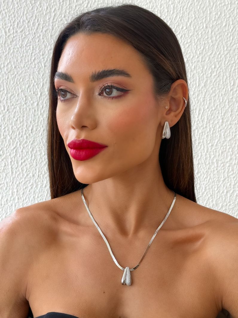 Conjunto Colar e Brinco Folheado a Ouro 18k e Prata Fita Laminada Com Coração Liso e Cravejado