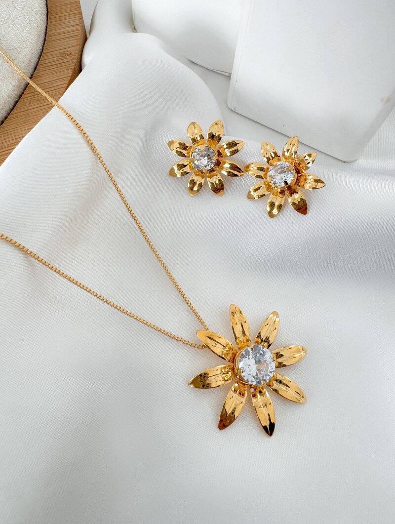 Conjunto Colar e Brinco Folheado a Ouro 18k e Prata Flor Pétalas com Zircônia Centtral