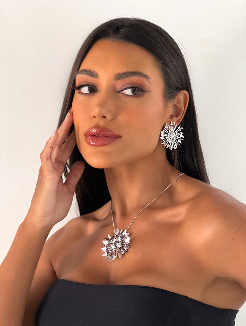conjunto colar e brinco folheado a ouro 18k e prata flores e borboletas