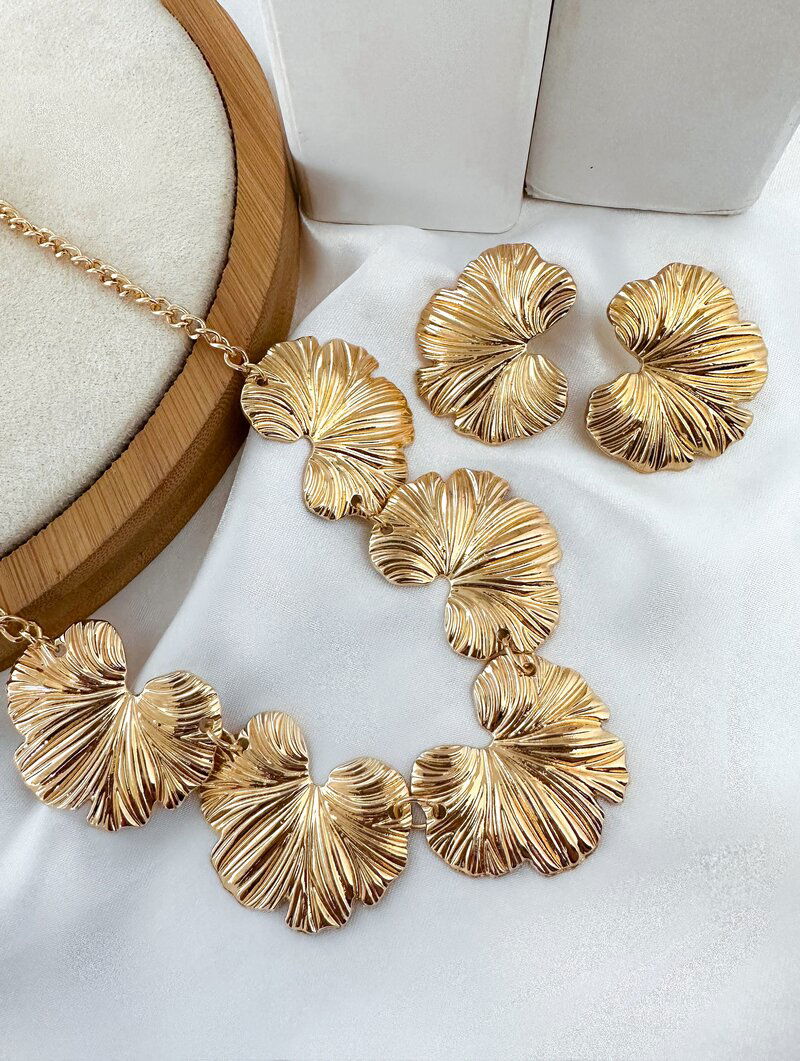 Conjunto Colar e Brinco Folheado a Ouro 18k e Prata Folhas Marteladas