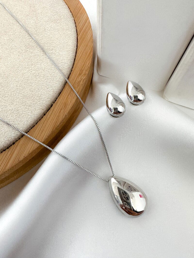 Conjunto Colar e Brinco Folheado a Ouro 18k e Prata Gota Lisa