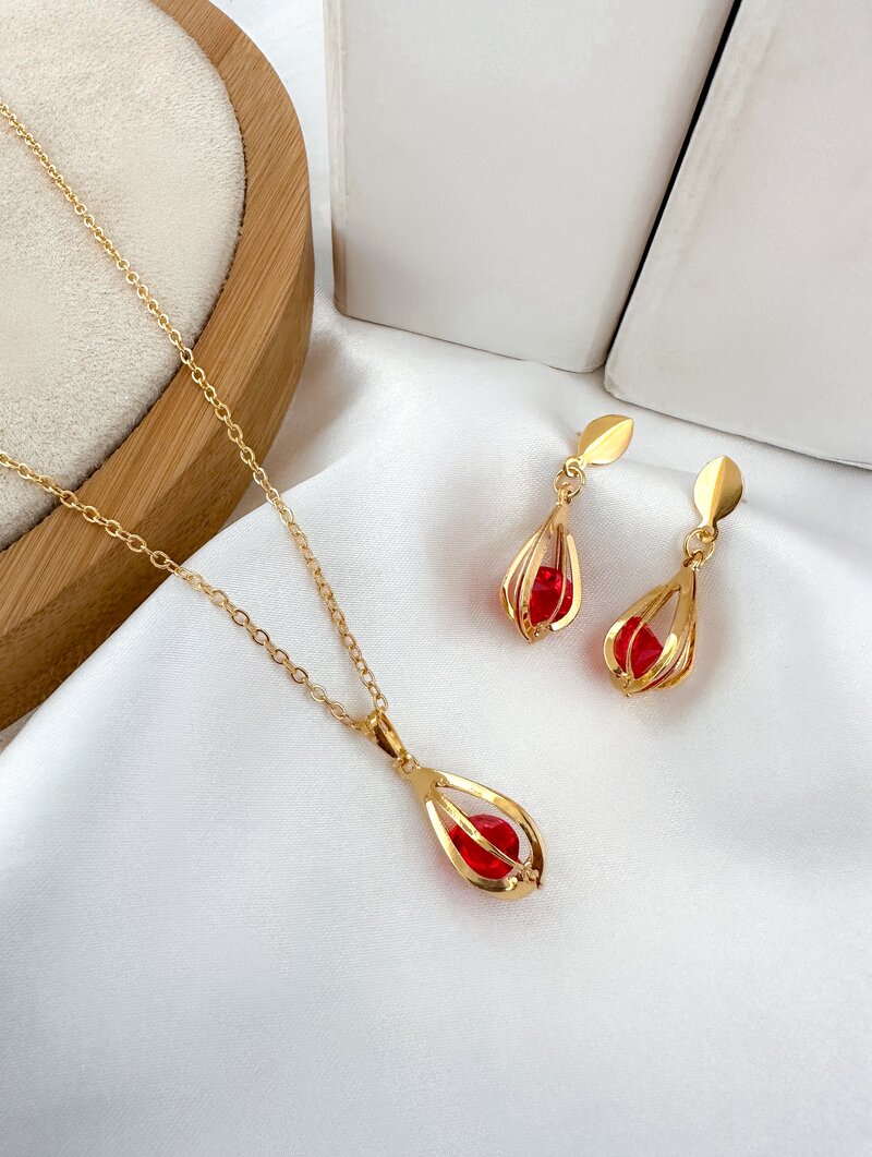 Conjunto Colar e Brinco Folheado a Ouro 18k e Prata Gota Vazada com Zircônia