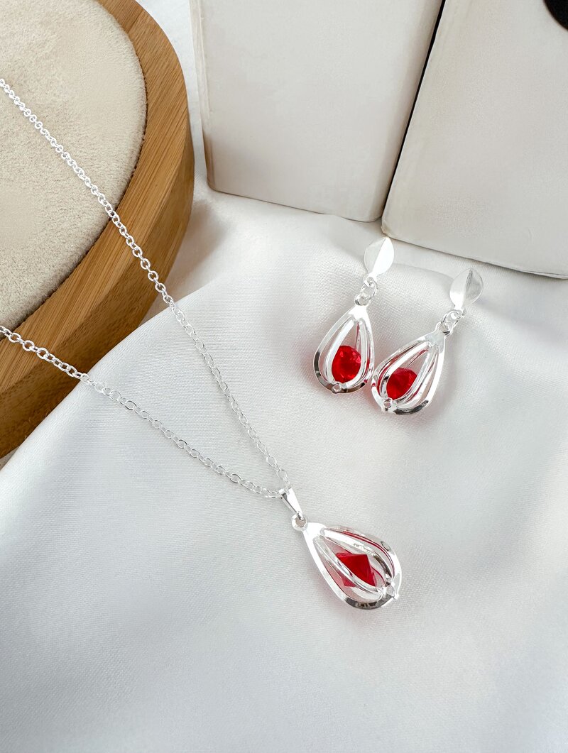 Conjunto Colar e Brinco Folheado a Ouro 18k e Prata Gota Vazada com Zircônia