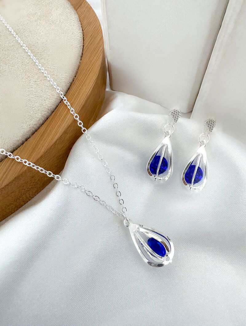 Conjunto Colar e Brinco Folheado a Ouro 18k e Prata Gota Vazada com Zircônia