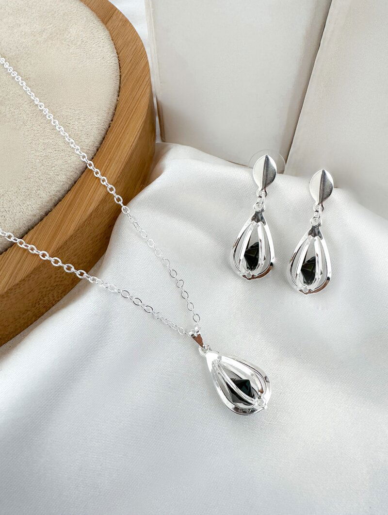 Conjunto Colar e Brinco Folheado a Ouro 18k e Prata Gota Vazada com Zircônia