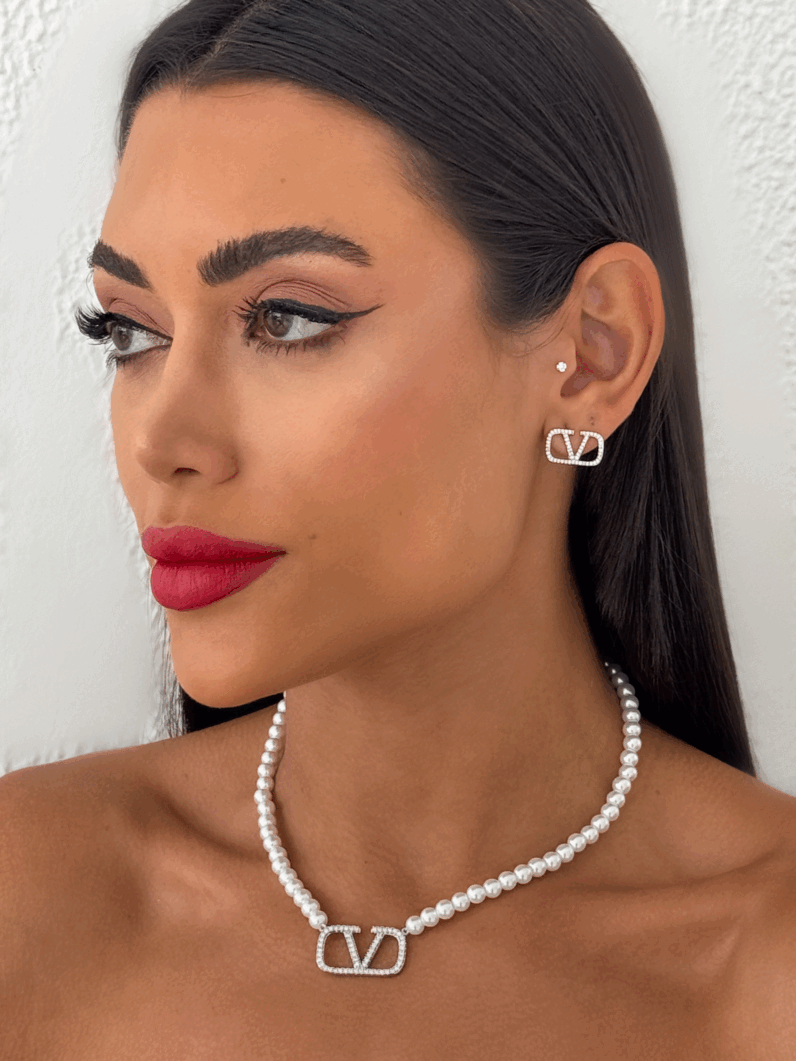 Conjunto Colar e Brinco Folheado a Prata Inspiração V Com Pérola